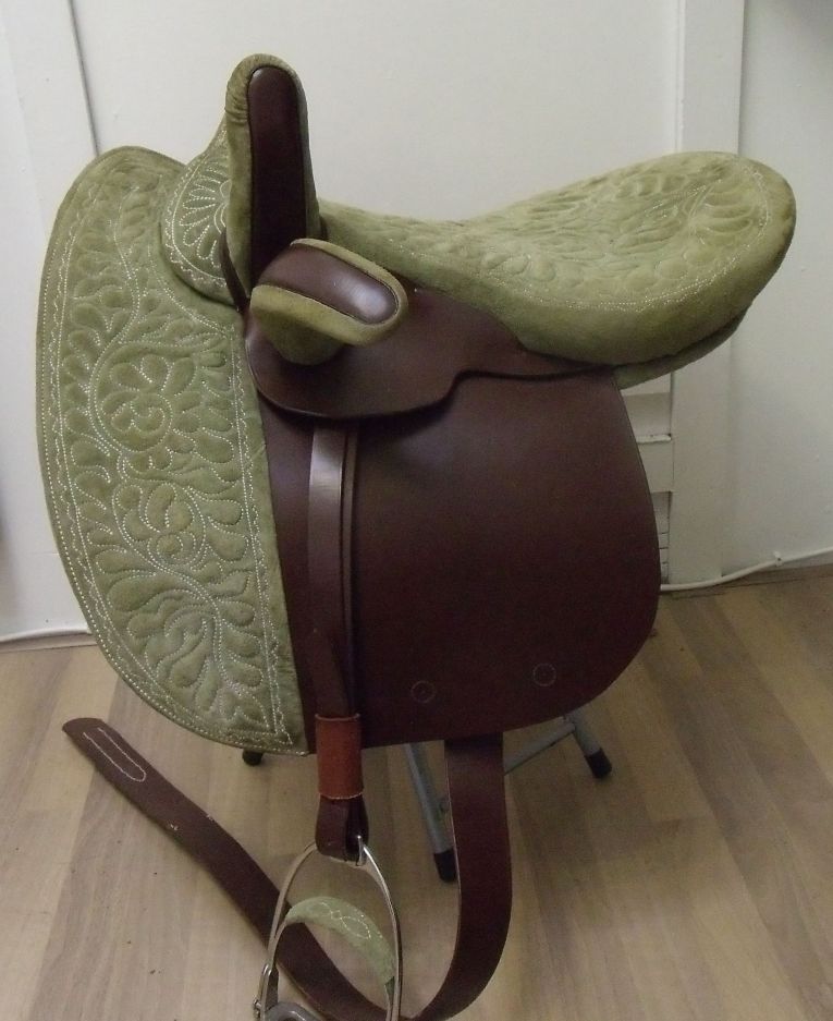 antique-sidesaddle-for-sale-11.jpg