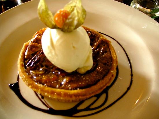 pecan-pie-with-ice-cream.jpg